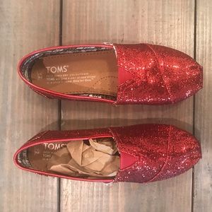Cute cute Toms Red Glitter NWOT